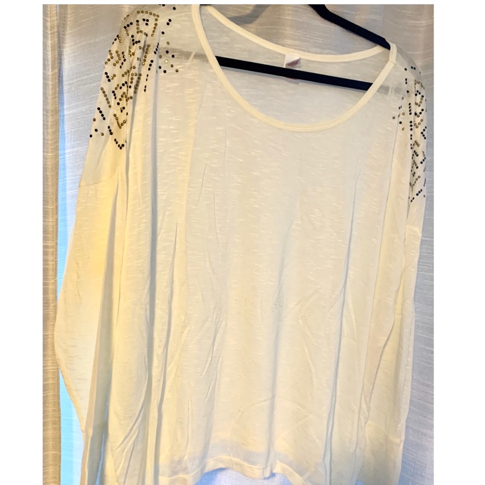 Eggshell blouse with shoulder detail